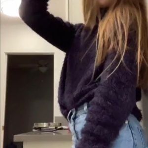 warm cozy sweater 🌸